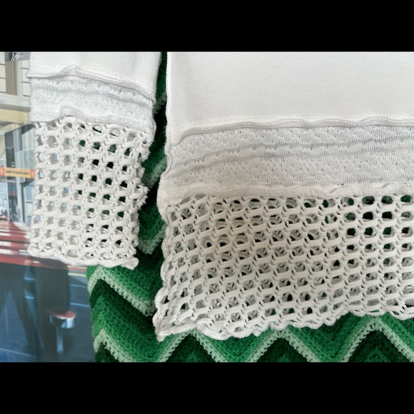 Adorable white tee that will give a little kick to jeans or whatever! - Picture 8 of 10